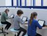 3 Schüler an ZAP Wandschienen arbeitend, Bild 1, 3.3.2026